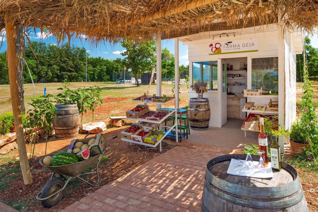 Happy Camp Mobile Homes In Camping Park Umag Karigador Exterior foto